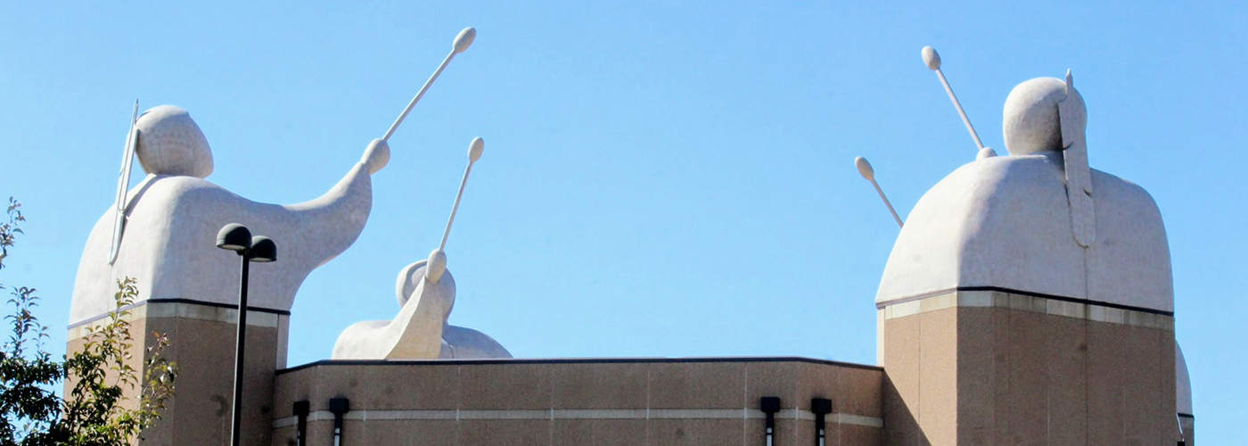 Building with roof sculpture